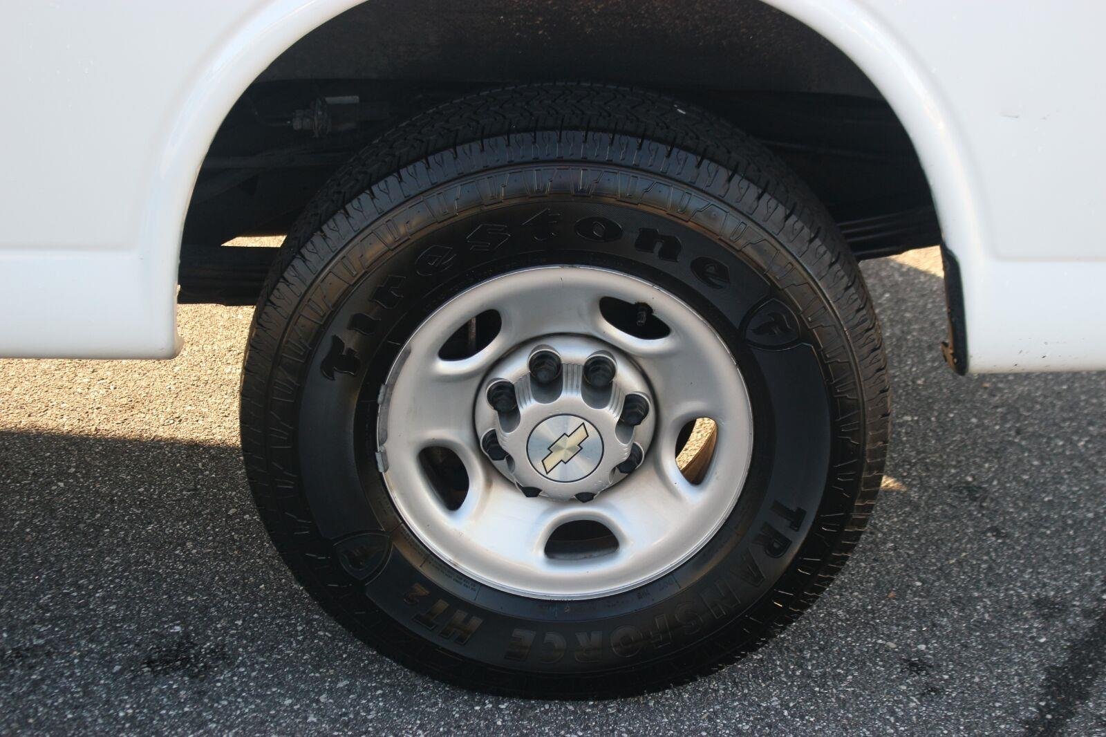 Used 2021 SUMMIT WHITE Chevrolet RWD 2500 155" image 33