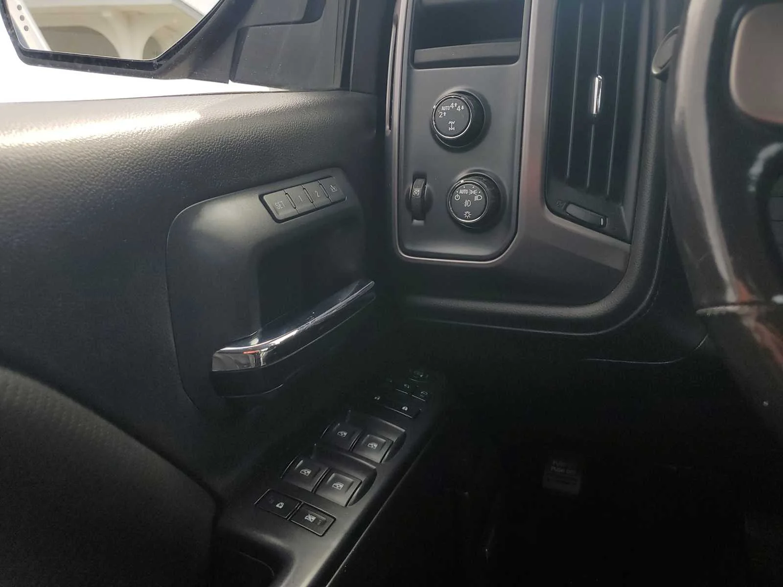 Used 2018 ONYX BLACK GMC SLT image 19