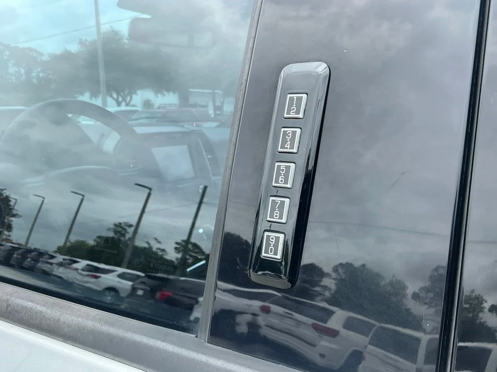 Used 2020 Silver Ford XLT image 35