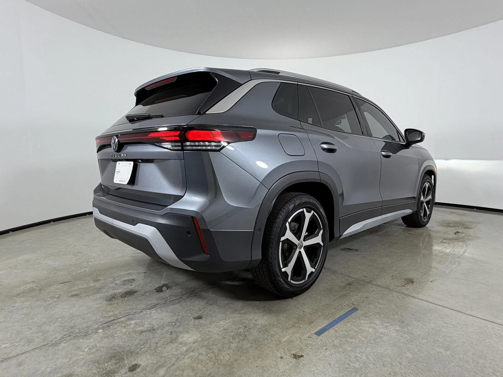 New 2026 Platinum Gray Metallic Volkswagen SE image 5
