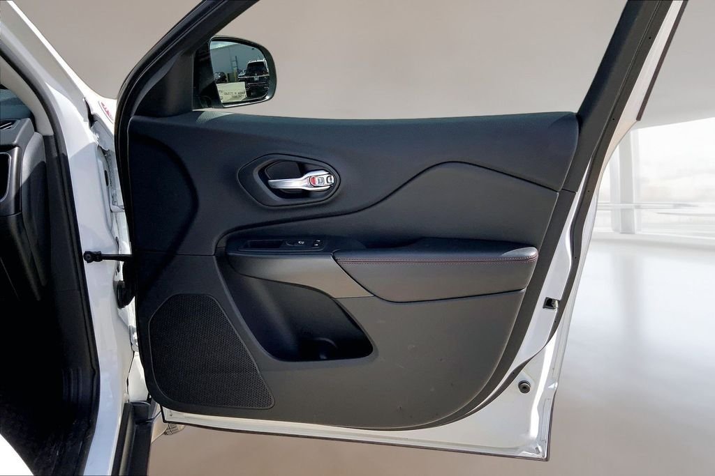 Used 2020 Bright White Clearcoat Jeep Trailhawk image 22