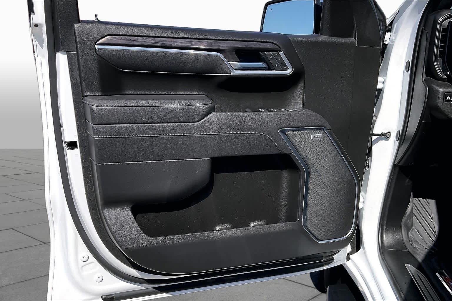 Used 2025 Summit White Chevrolet LTZ image 21