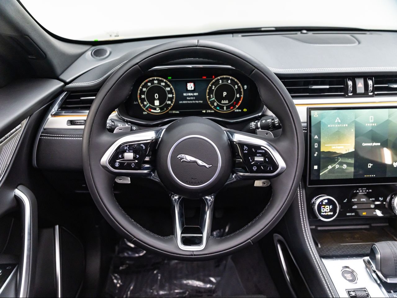 2025 Jaguar F-PACE R-Dynamic S - Photo 20