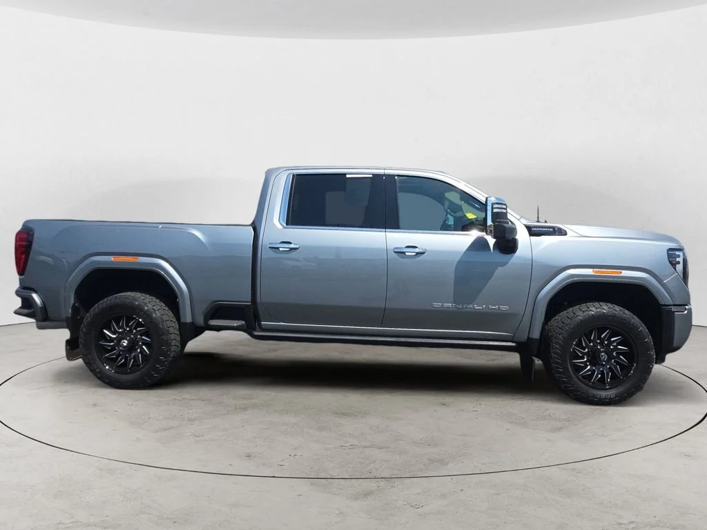 Used 2024 Silver GMC Denali Ultimate image 4