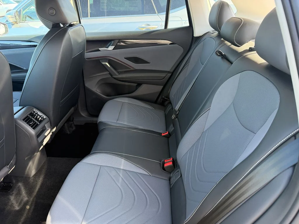 New 2026 Platinum Gray Metallic Volkswagen 2.0T SE image 21