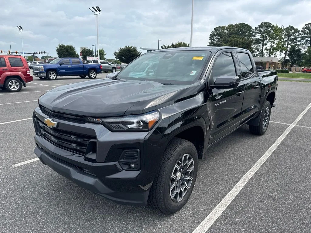 Used 2023 Black Chevrolet LT image 2
