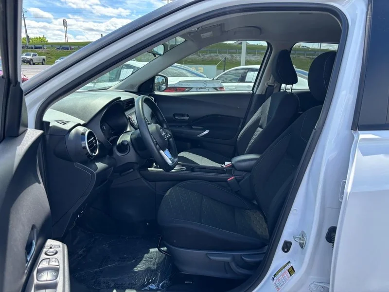 Used 2023 Aspen White Tricoat Nissan SV image 9
