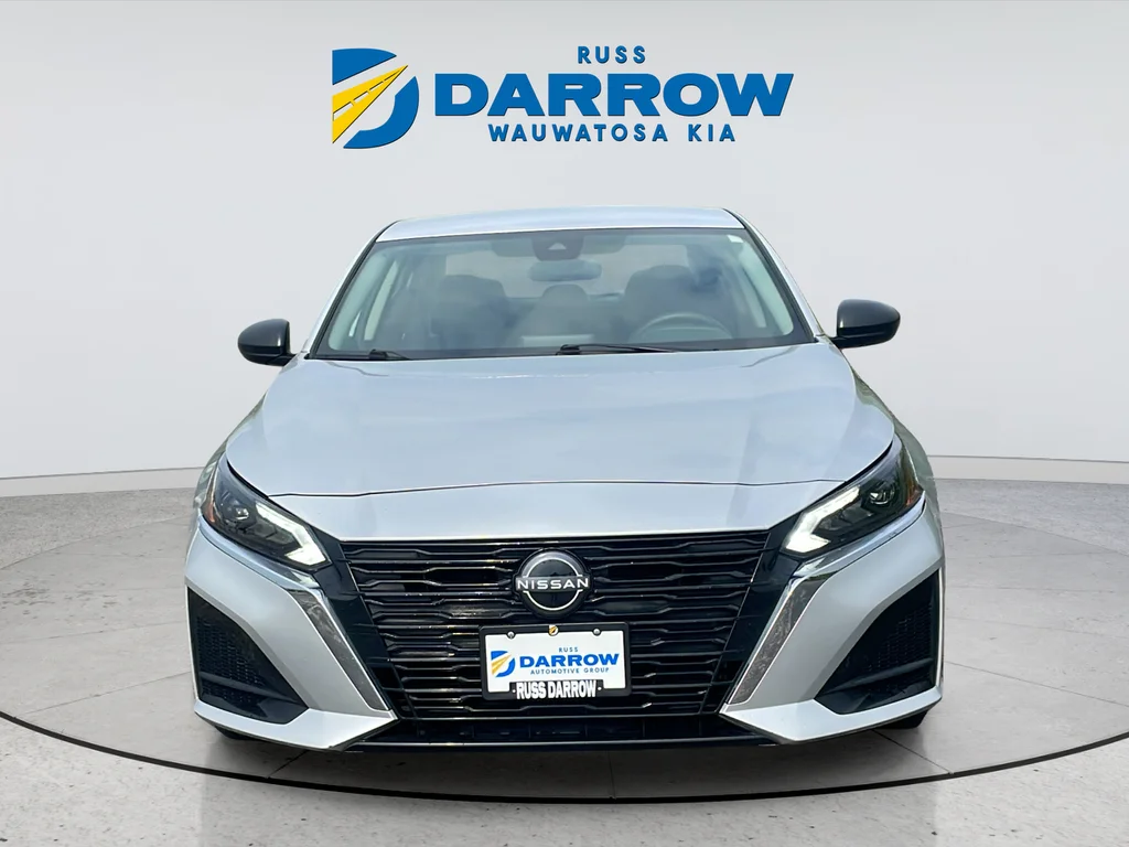 Used 2025 Silver Nissan 2.5 SV image 8