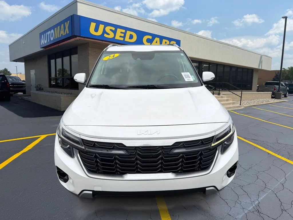 Used 2024 Snow White Pearl Kia EX image 3