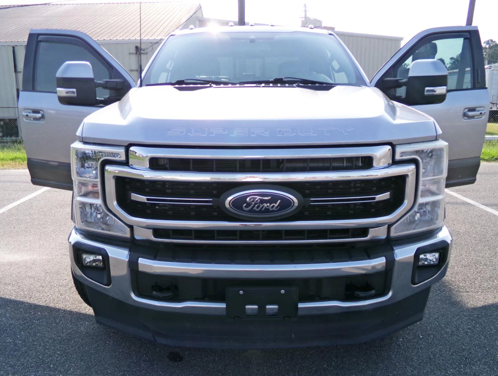 Used 2022 Iconic Silver/Carbonized Gray Ford Lariat image 5