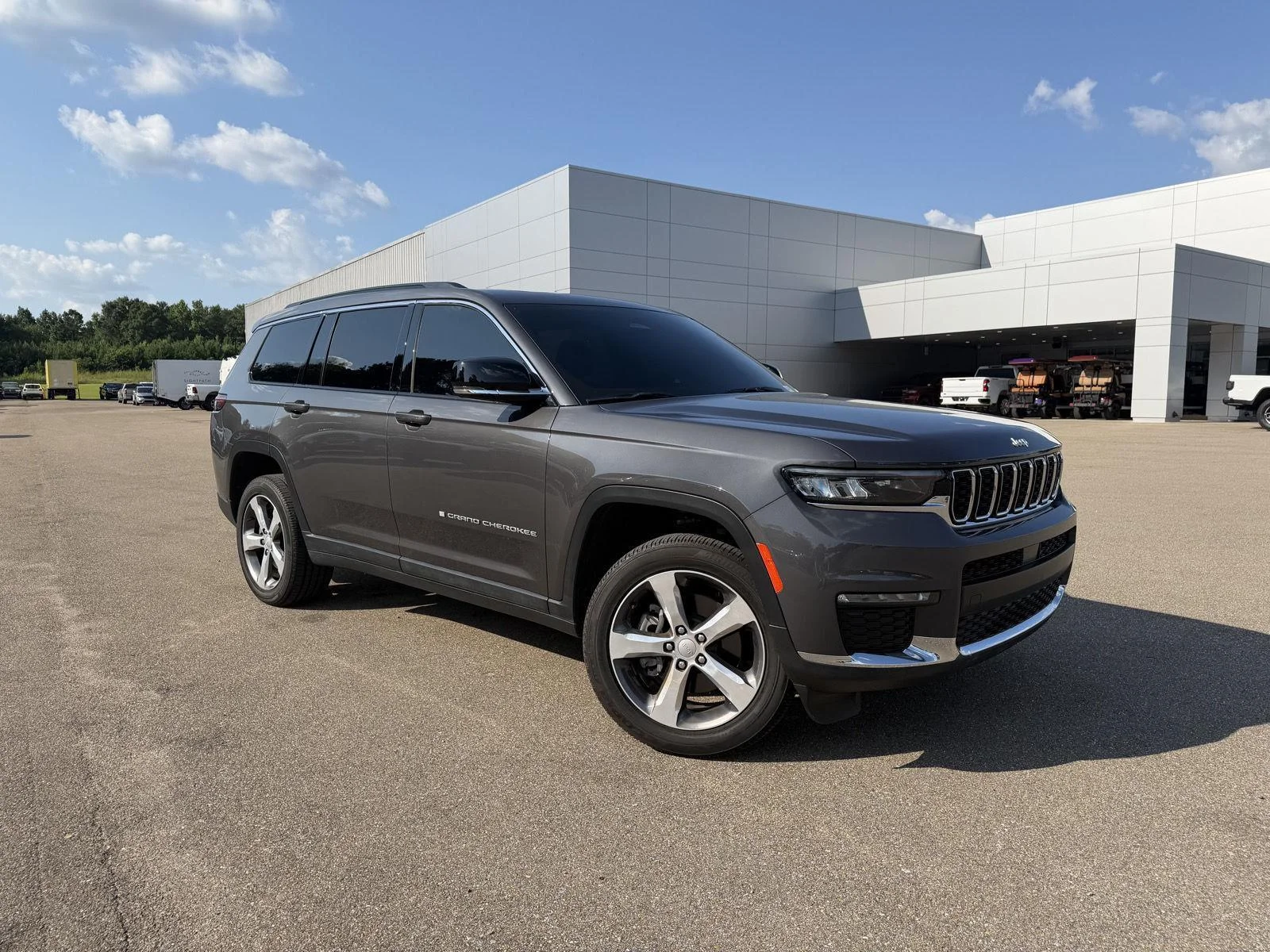 Used 2025 Baltic Gray Metallic Clearcoat Jeep Limited image 3