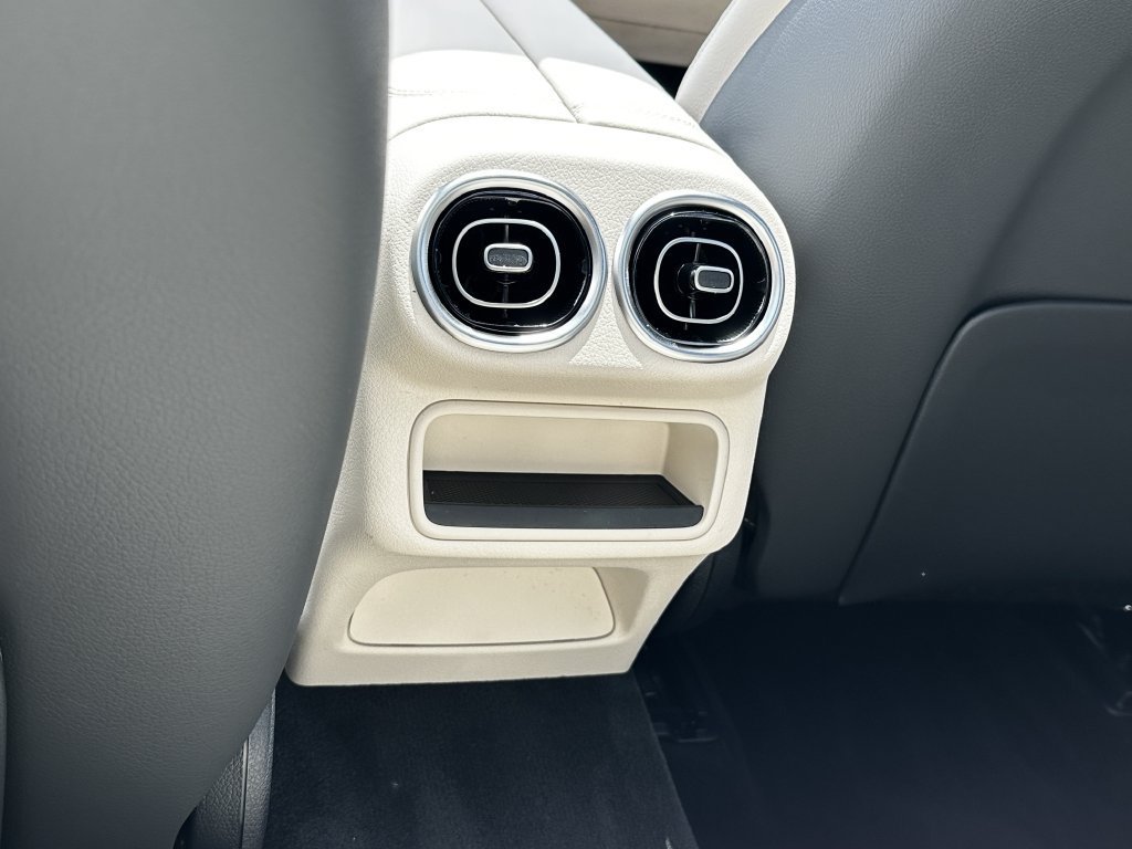 New 2026 Polar White Mercedes-Benz GLC 300 image 63