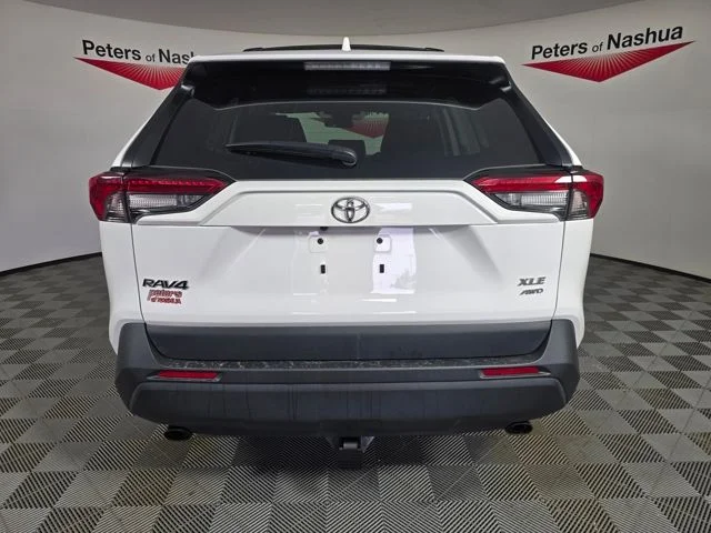 Used 2025 White Toyota XLE image 28