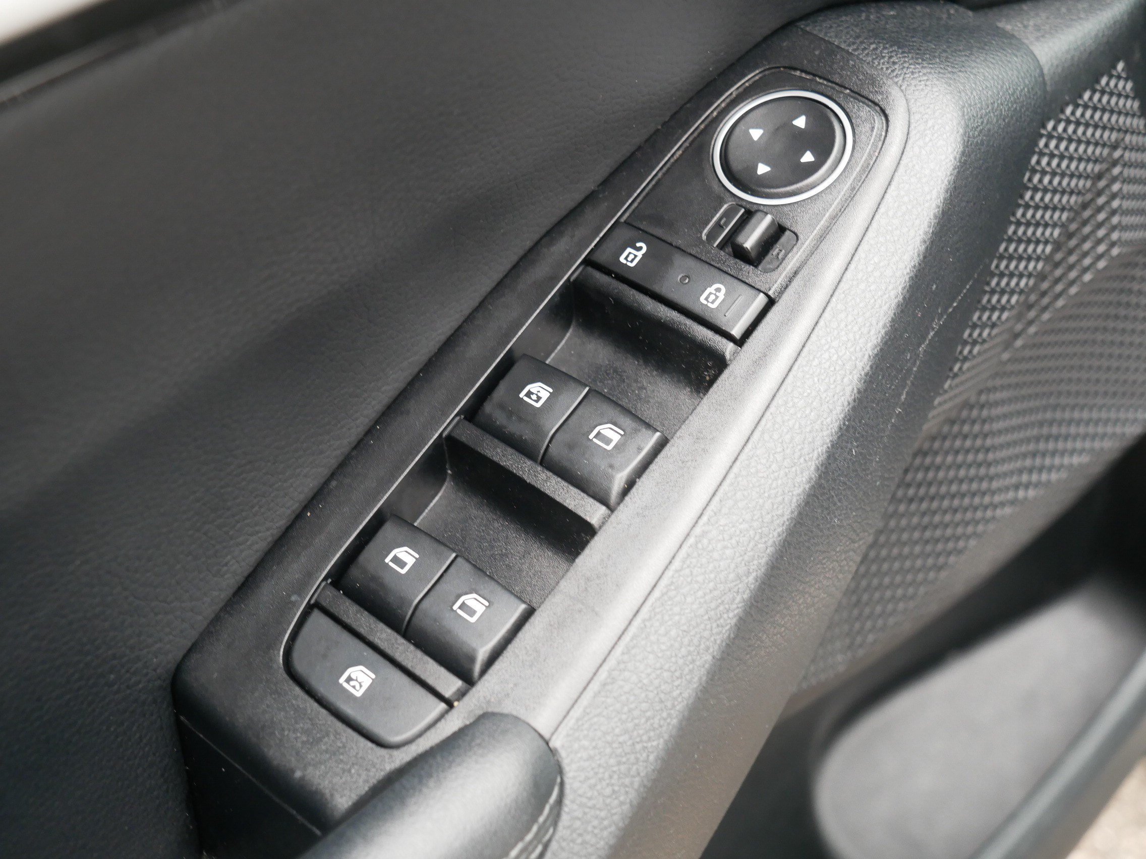 Used 2023 Snow White Pearl Kia EX image 19