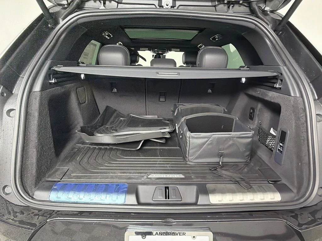 New 2026 Carpathian Grey Land Rover Dynamic SE image 28