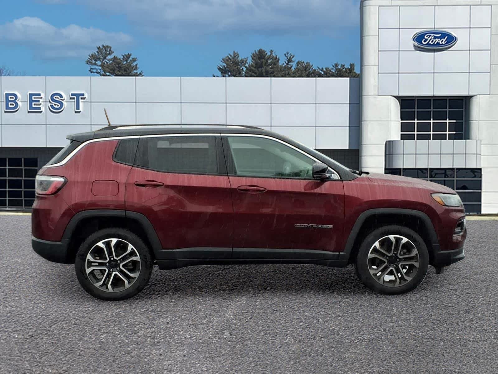 Used 2022 Velvet Red Pearlcoat Jeep Limited image 8