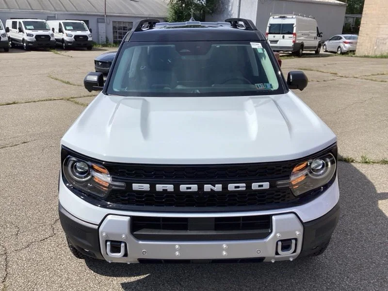 New 2026 White Ford Badlands image 3