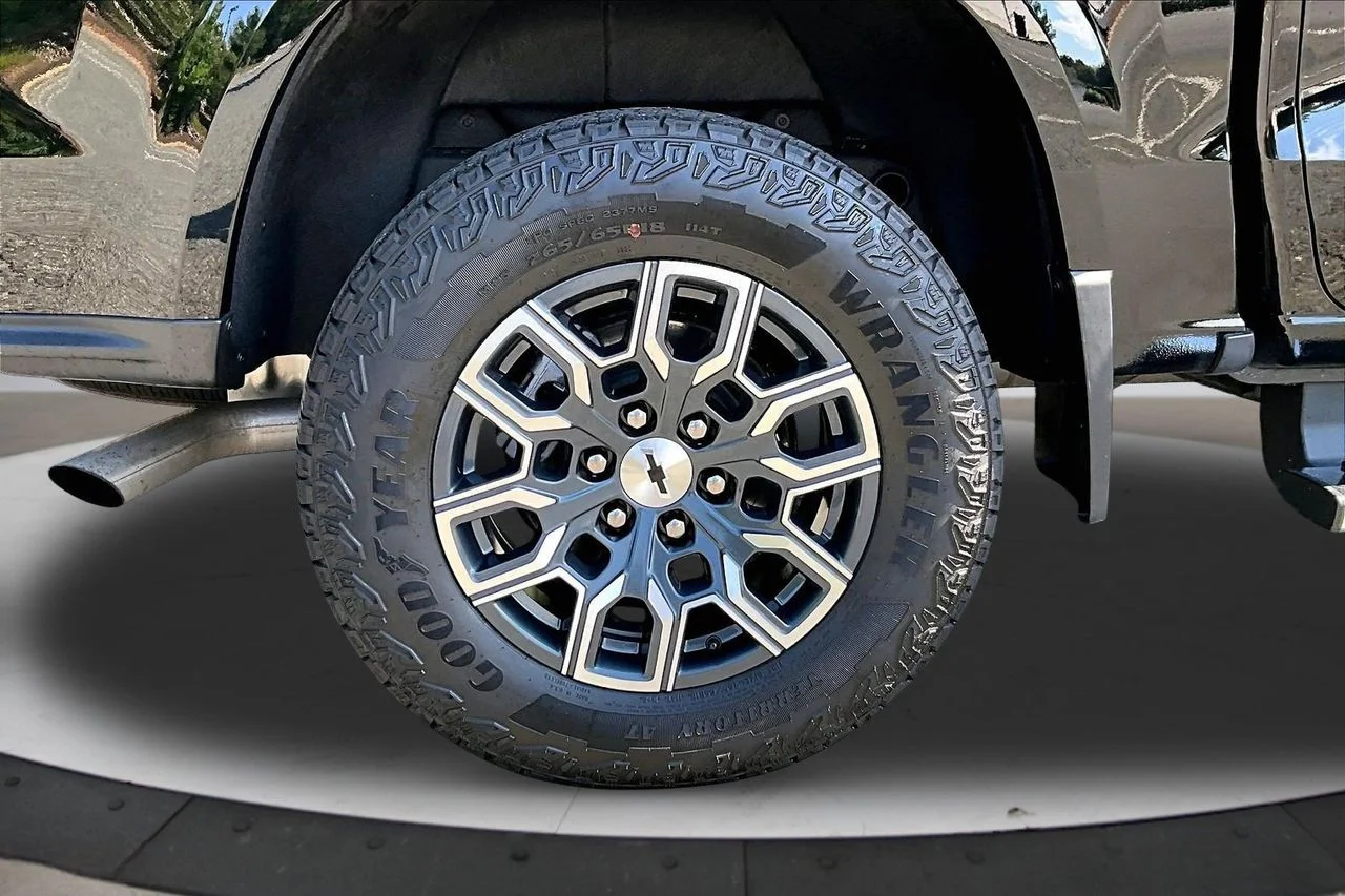 Certified Used 2025 Black Chevrolet Z71 image 35