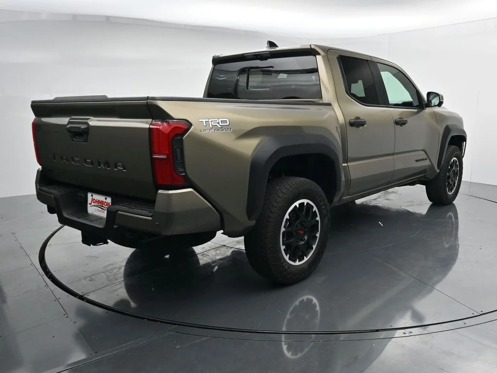 Used 2026  Toyota SR5 image 6