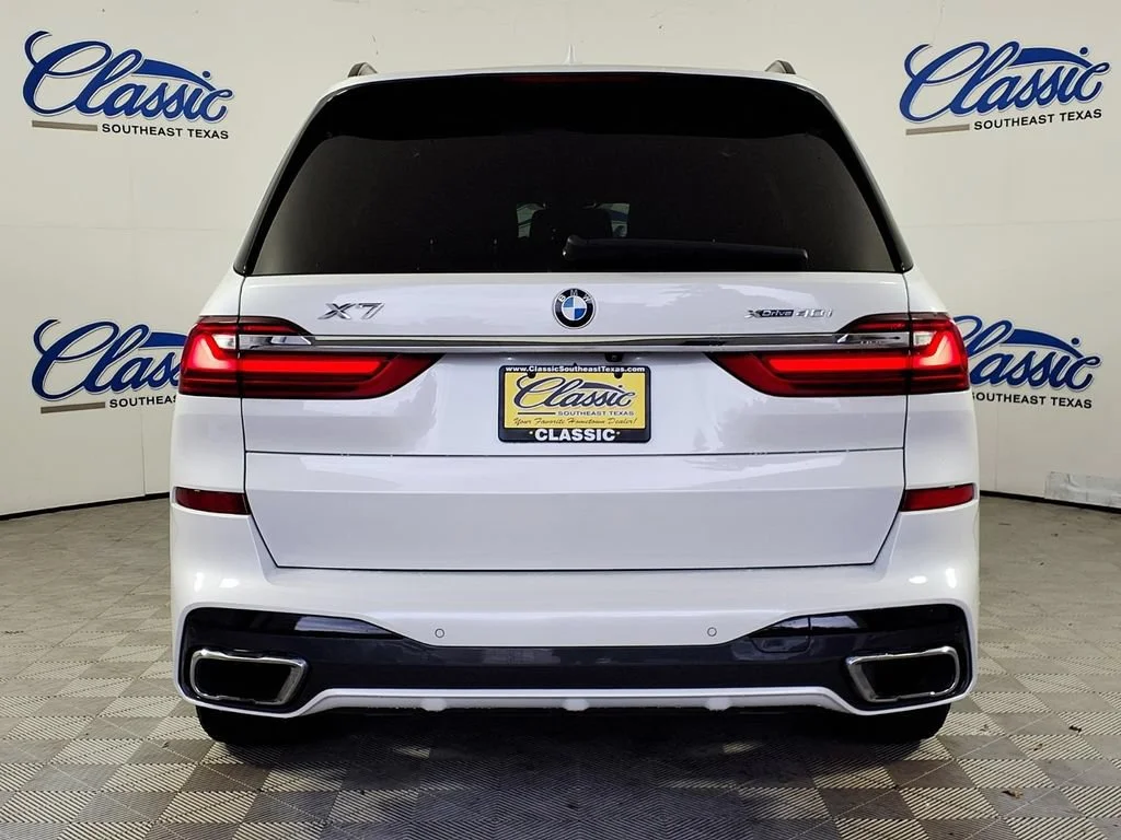 Used 2022 Mineral White M BMW xDrive40i image 4