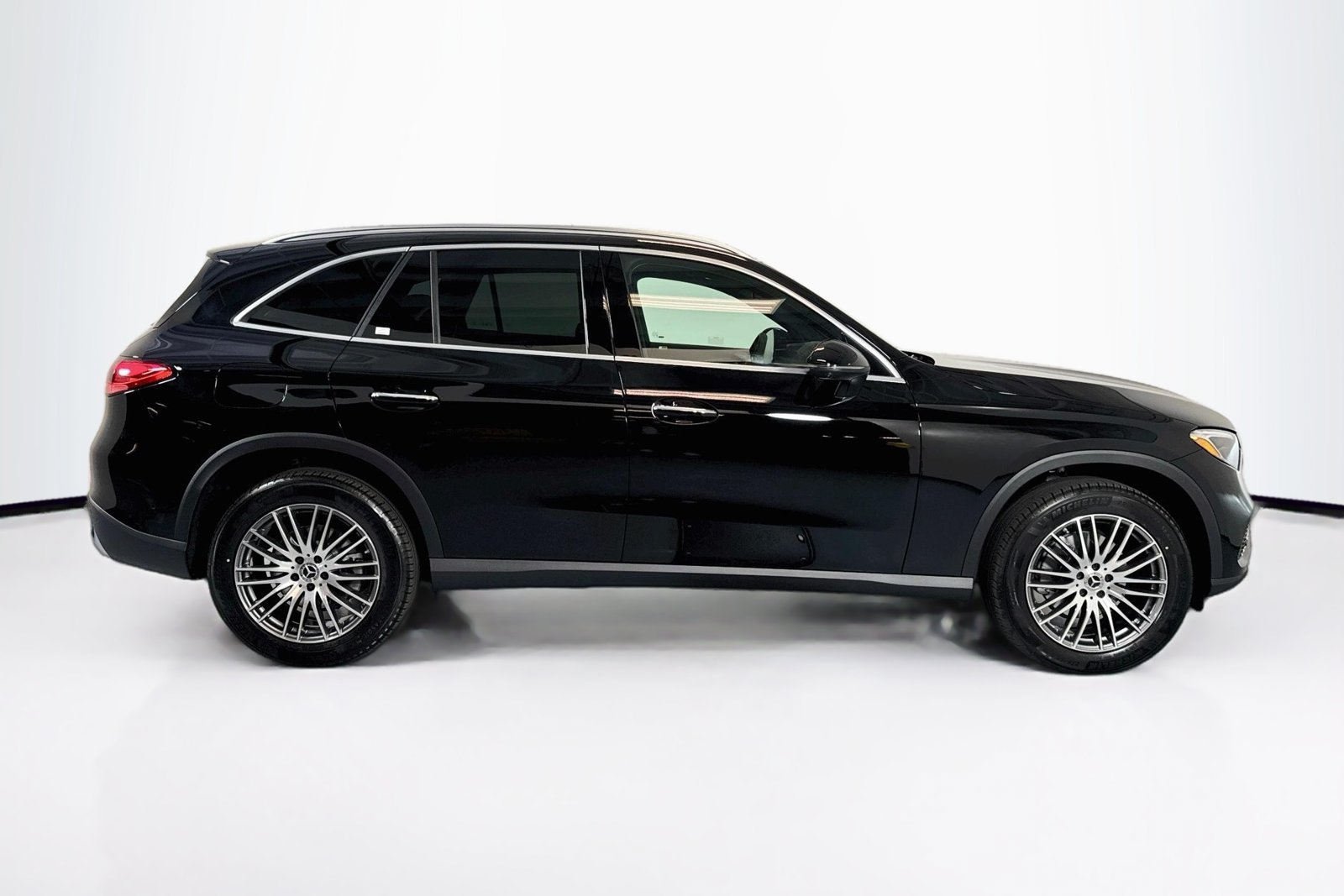 New 2026 Black Mercedes-Benz GLC 300 image 4