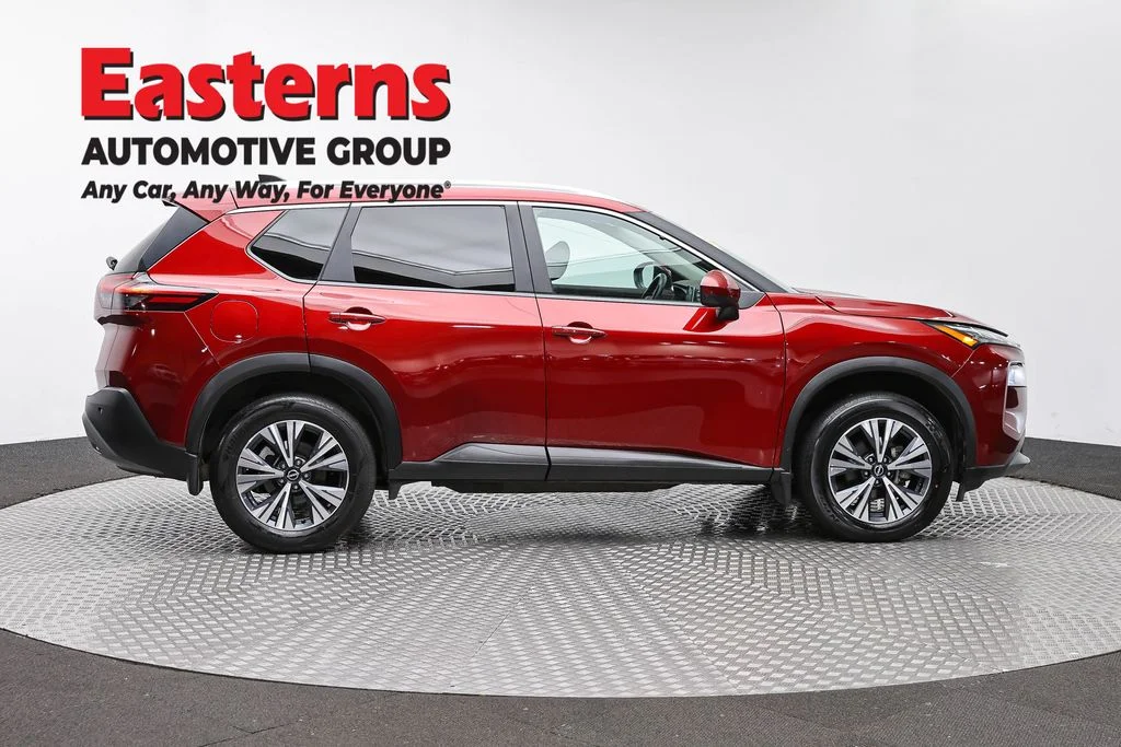 Used 2023 Red Nissan SV image 4