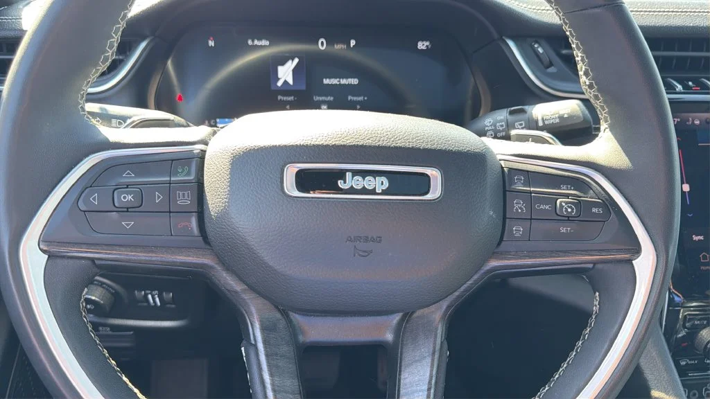 Used 2024 Silver Jeep Limited image 17