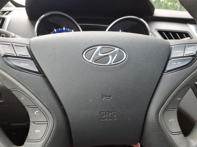 Used 2013 Black Hyundai GLS image 15