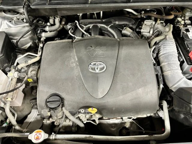 Used 2021 Silver Toyota XLE image 25