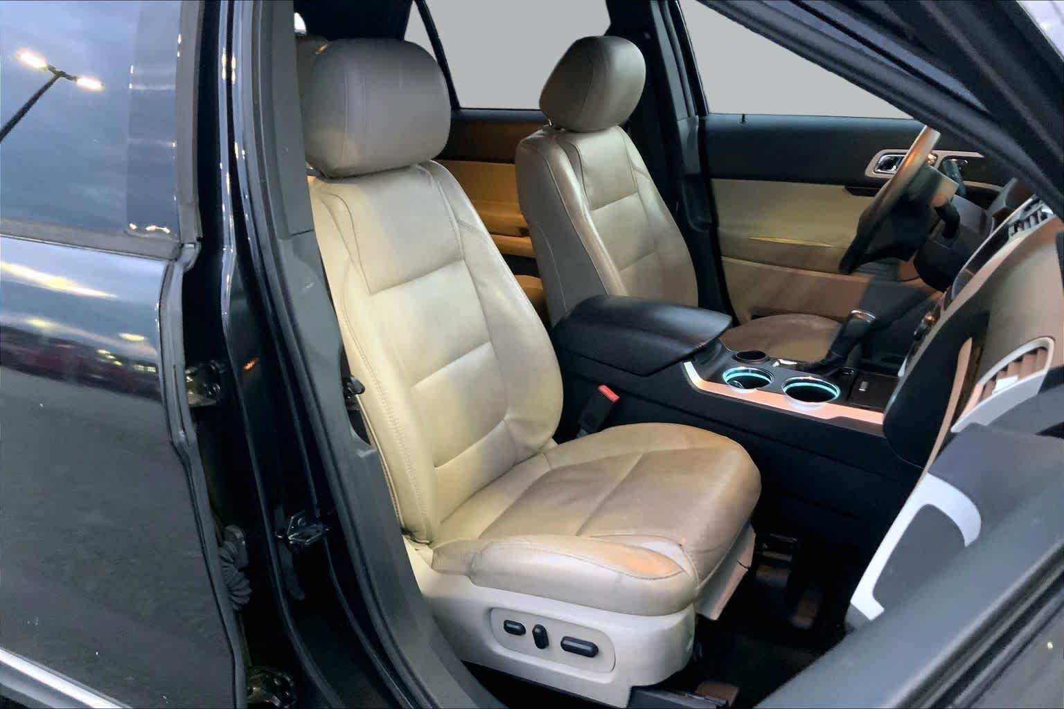 Used 2014 Tuxedo Black Metallic Ford Limited image 8