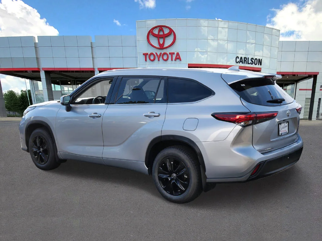 Used 2022 Silver Toyota XLE image 6