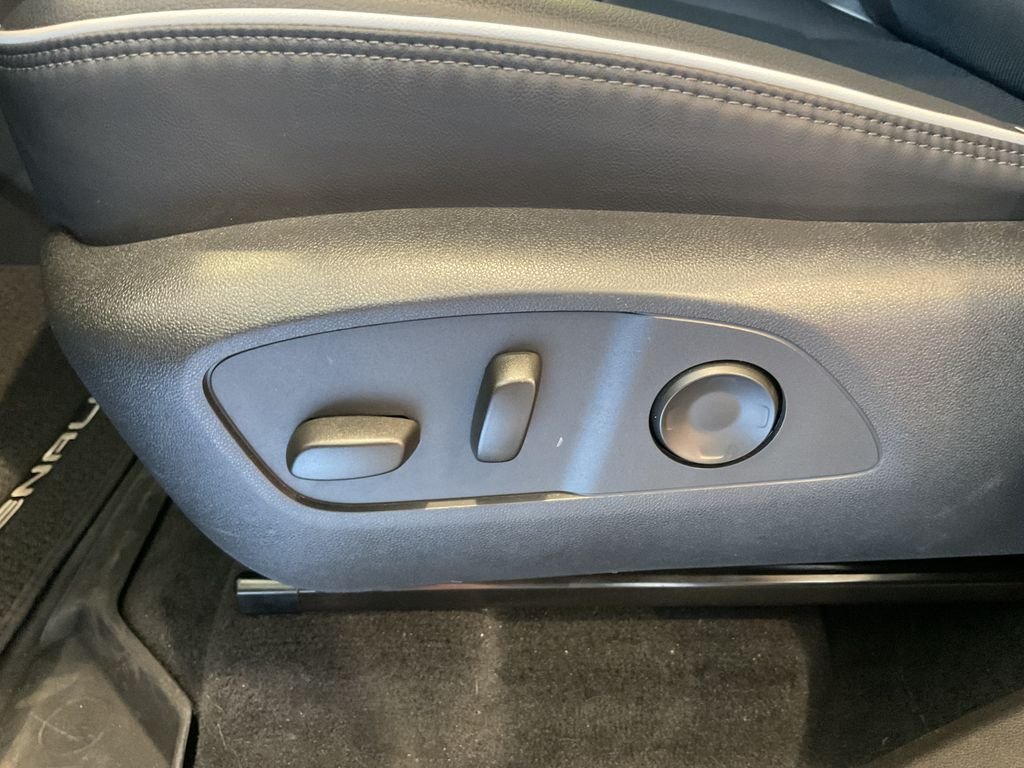 Used 2025 Black GMC Denali image 17