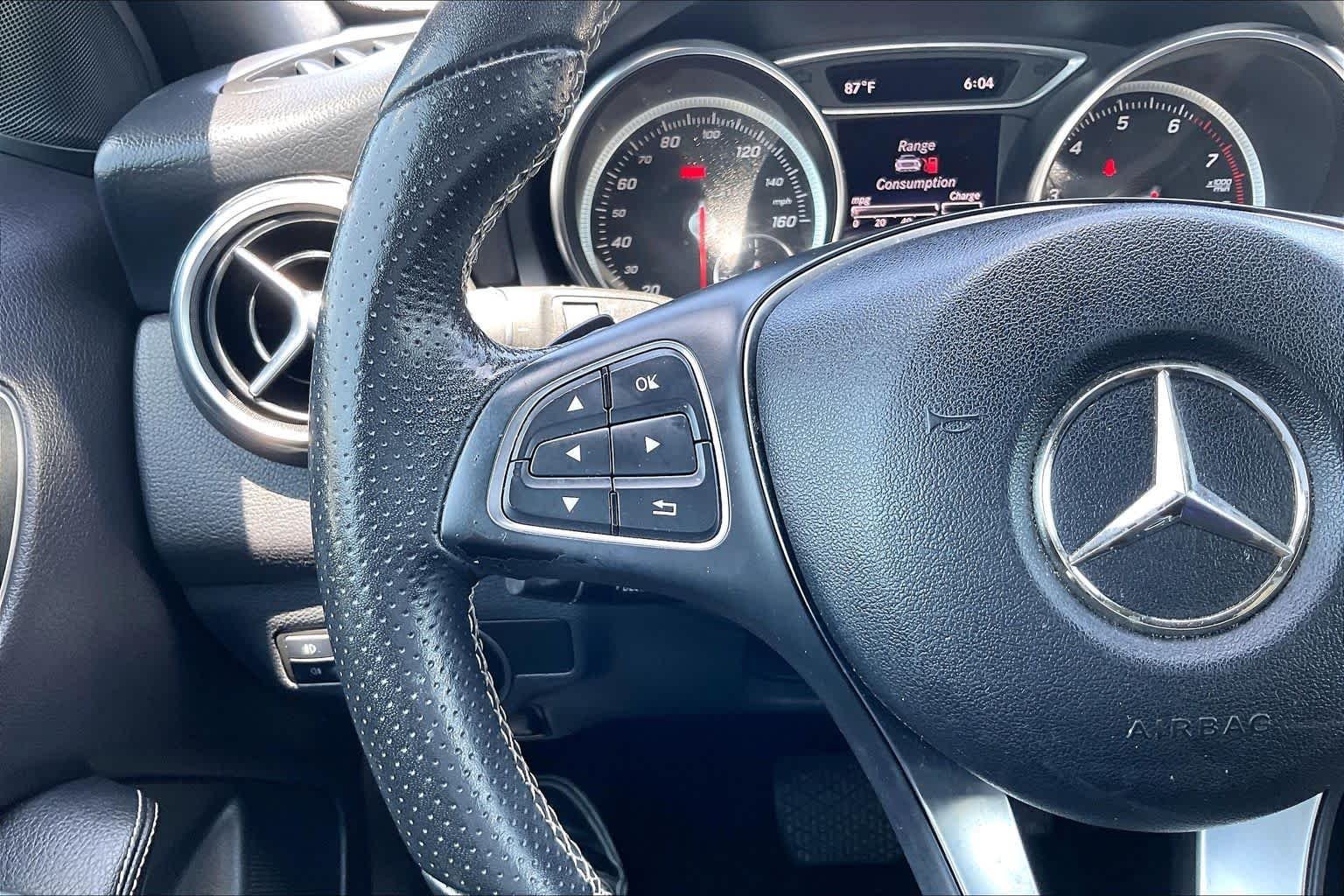 Used 2018 Night Black Mercedes-Benz GLA 250 image 23