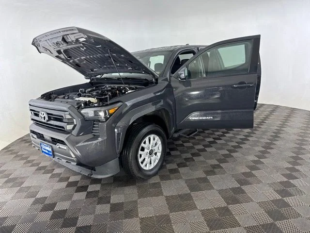 Used 2024  Toyota SR5 image 13