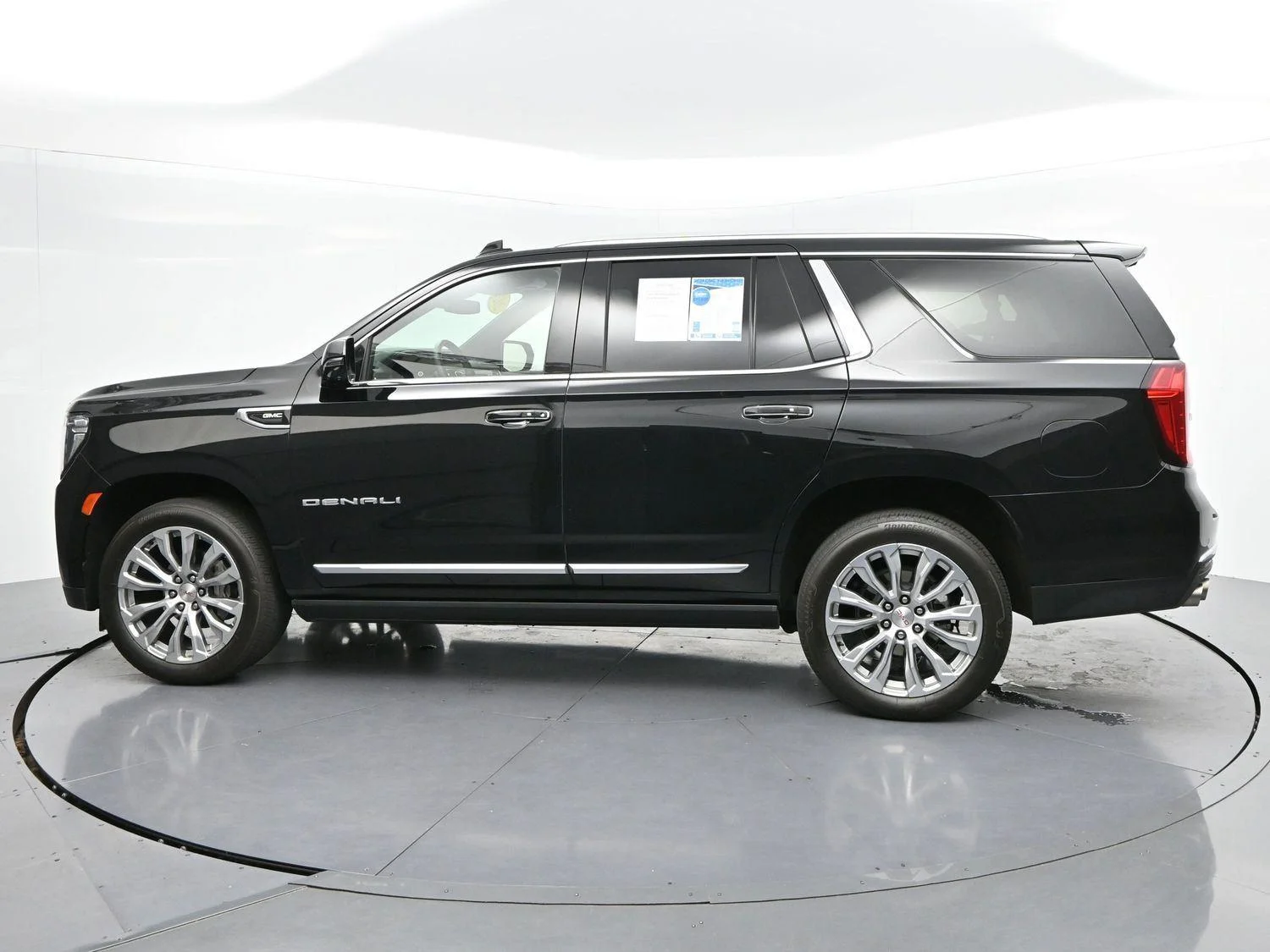 Used 2024 Onyx Black GMC Denali image 4