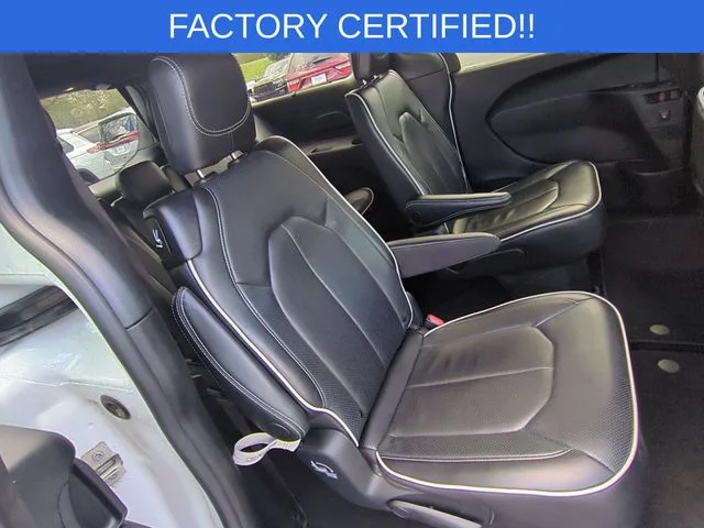 Used 2025 White Chrysler Limited image 34