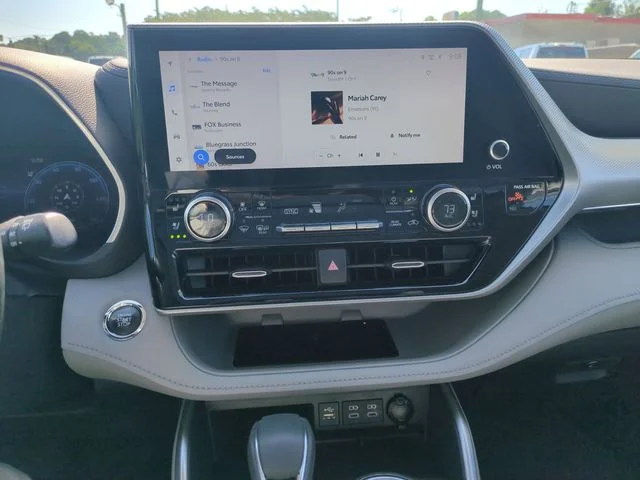 Used 2023 Silver Toyota Platinum image 20