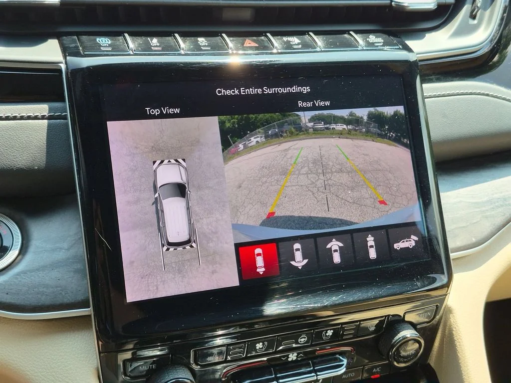Used 2022 White Jeep 4xe image 21