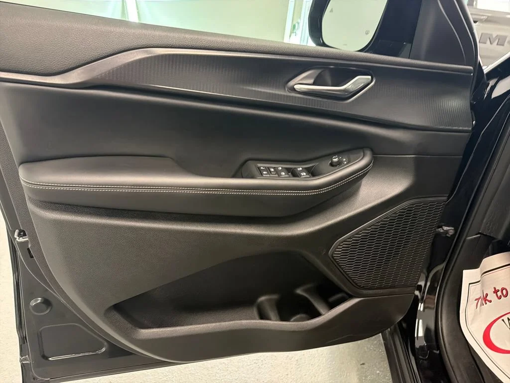 Used 2025 Diamond Black Cry Jeep Altitude image 13