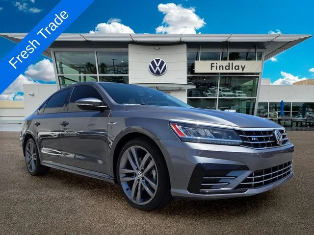 2018 Volkswagen Passat 2.0T R-Line Auto's photo