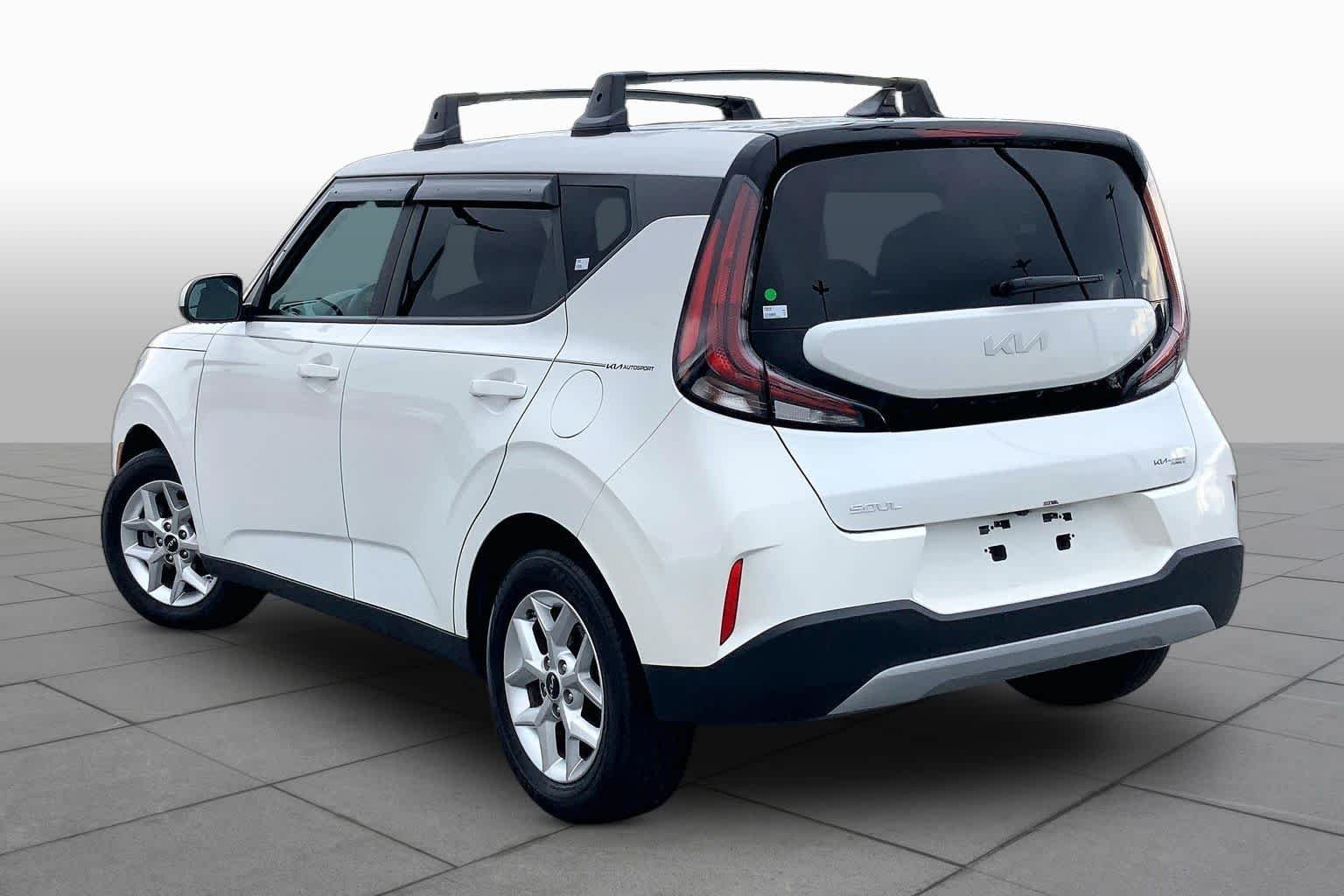 Used 2025 Snow White Pearl Kia LX image 11