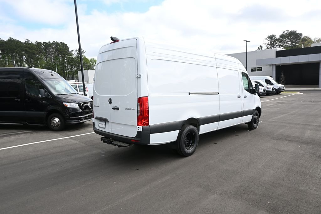 Used 2026 Arctic White Mercedes-Benz Cargo 170 WB image 25