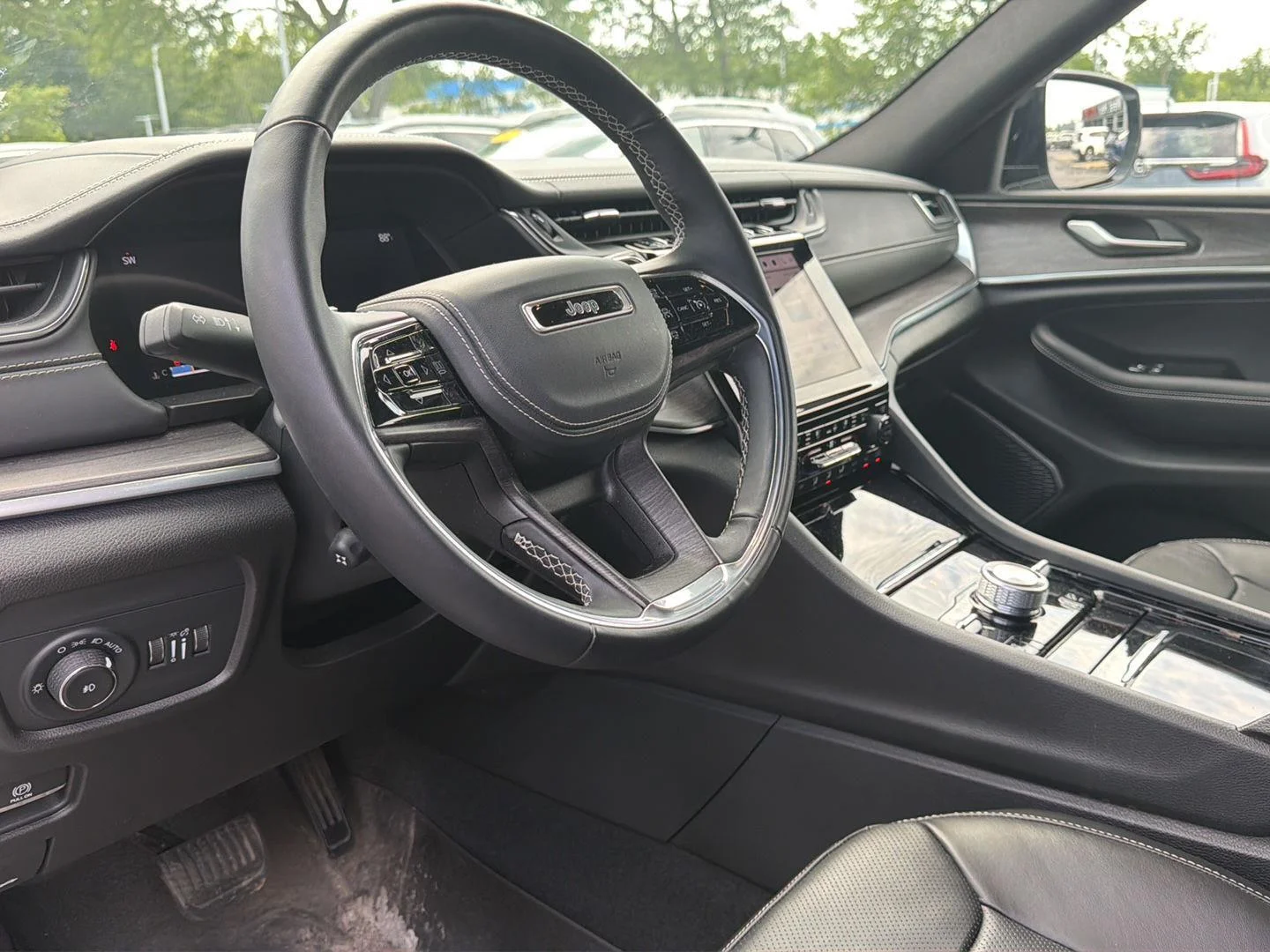 Used 2022 Silver Zynith Jeep Overland image 5