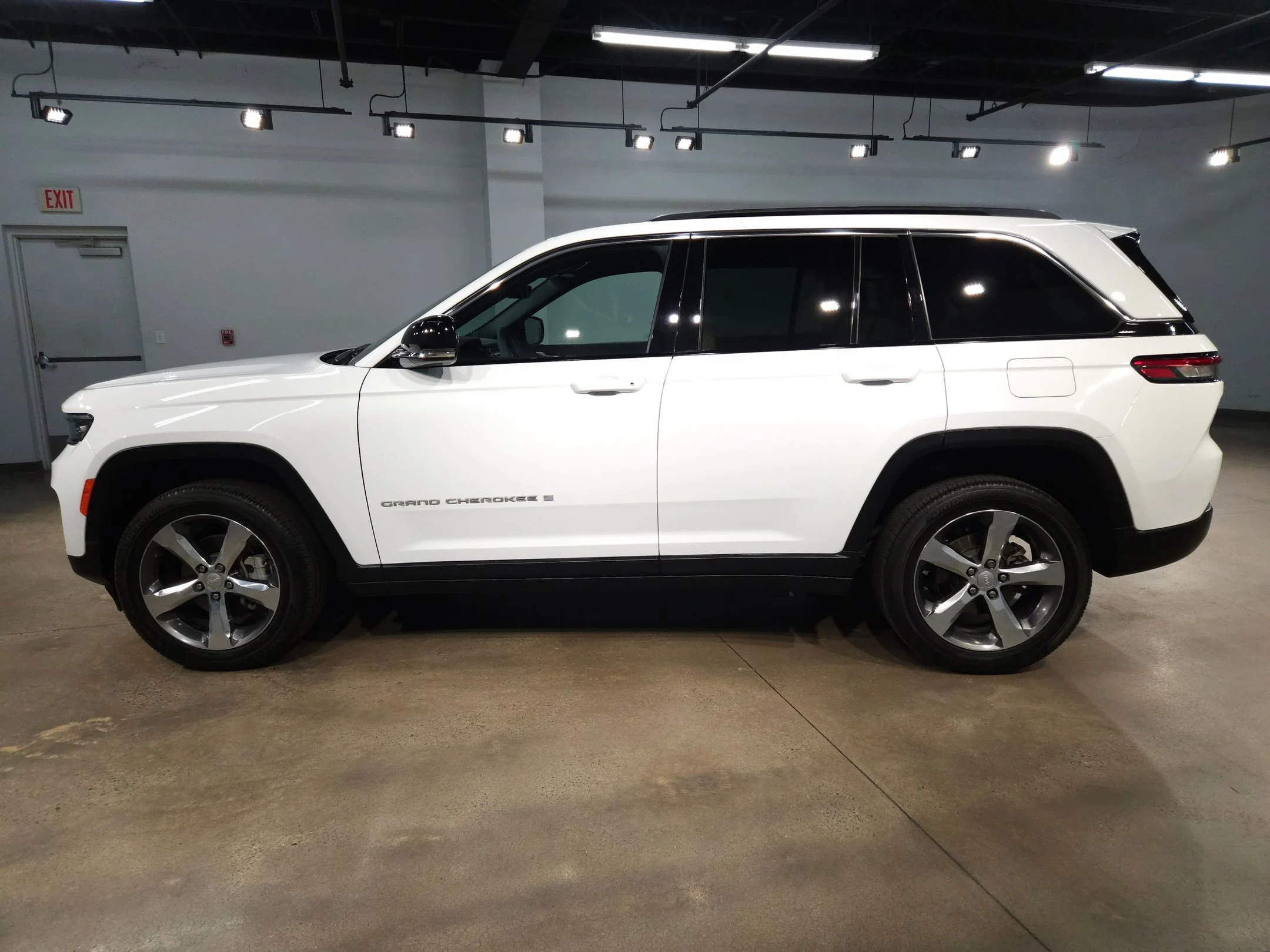 Used 2025 Bright White Clearcoat Jeep Limited image 4