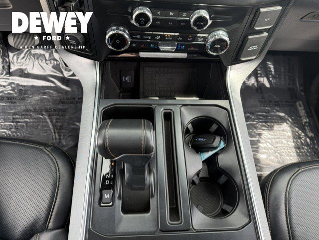 Used 2022 Black Metallic Ford Platinum image 28