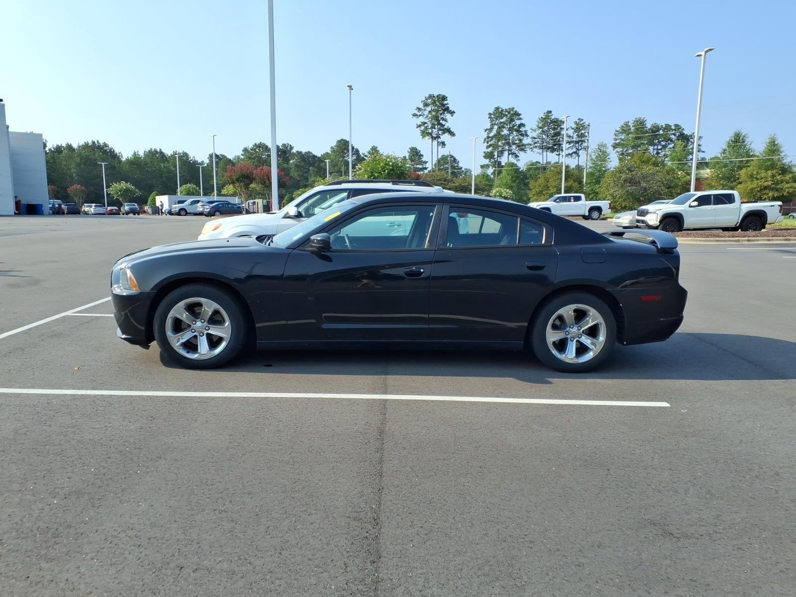 Used 2012 Pitch Black Dodge SXT image 4