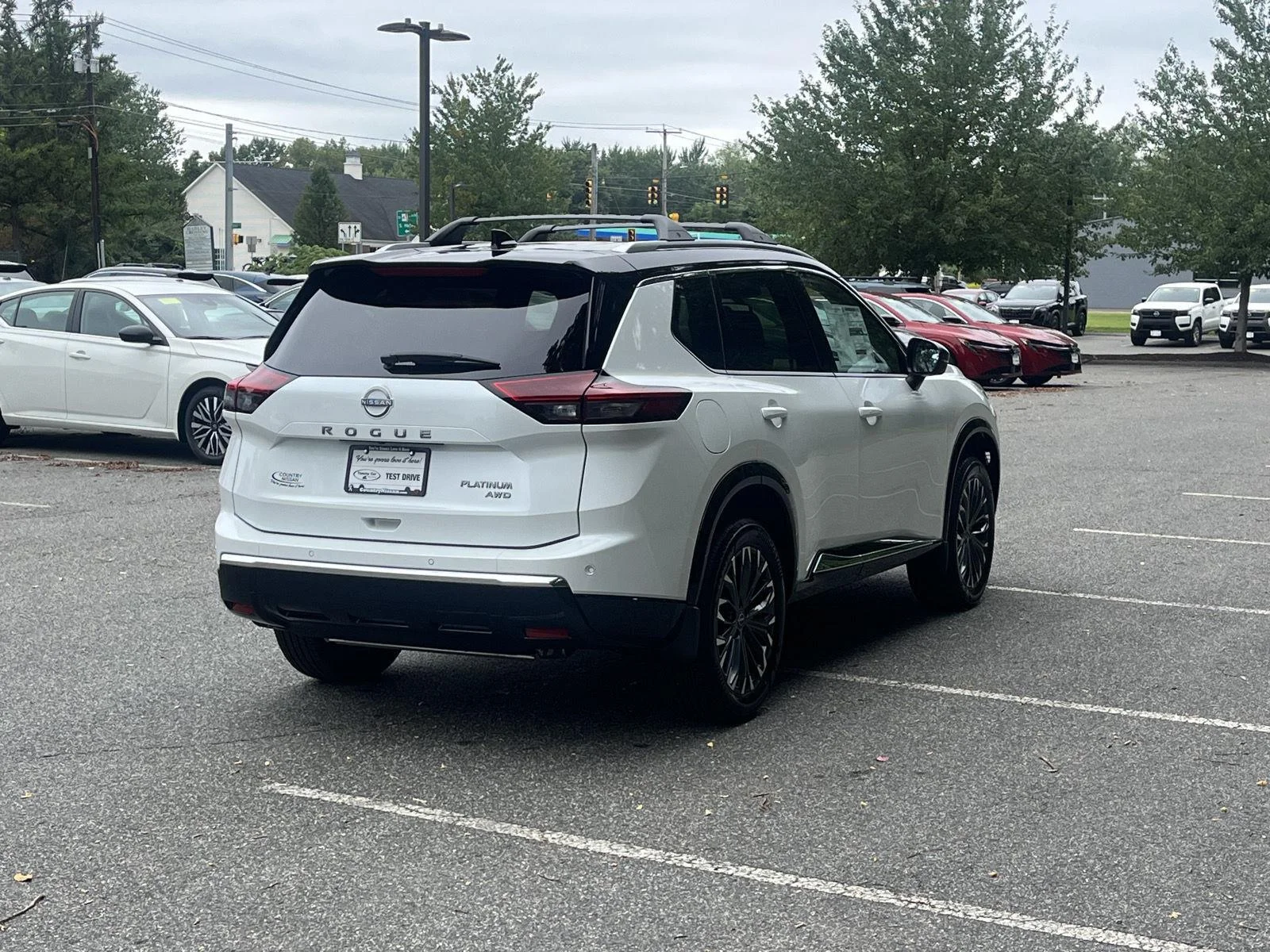 New 2026 Everest White Pearl TriCoat / Super Black Two-tone Nissan Platinum image 5
