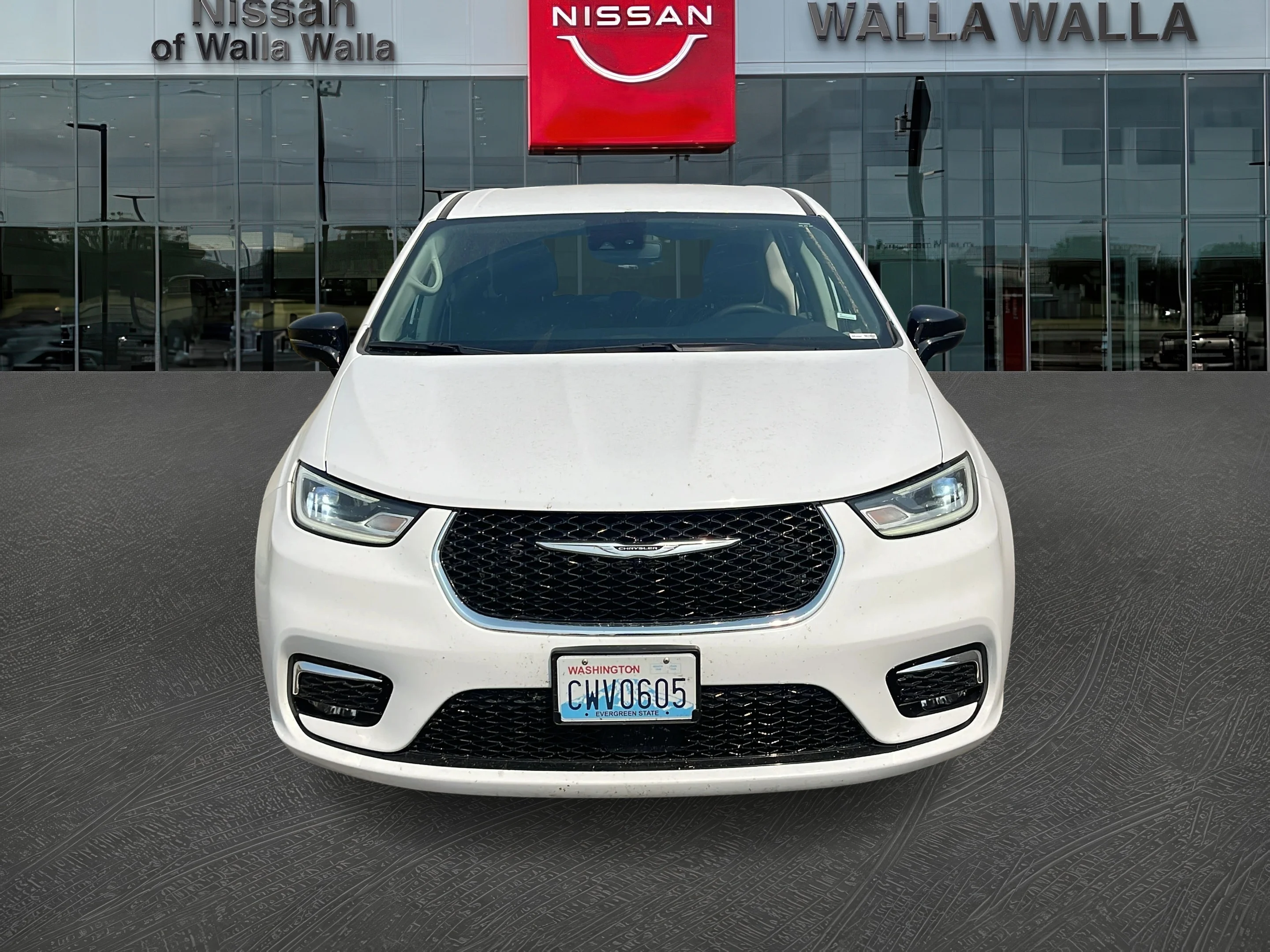 Used 2024 Bright White Clearcoat Chrysler Touring L image 2
