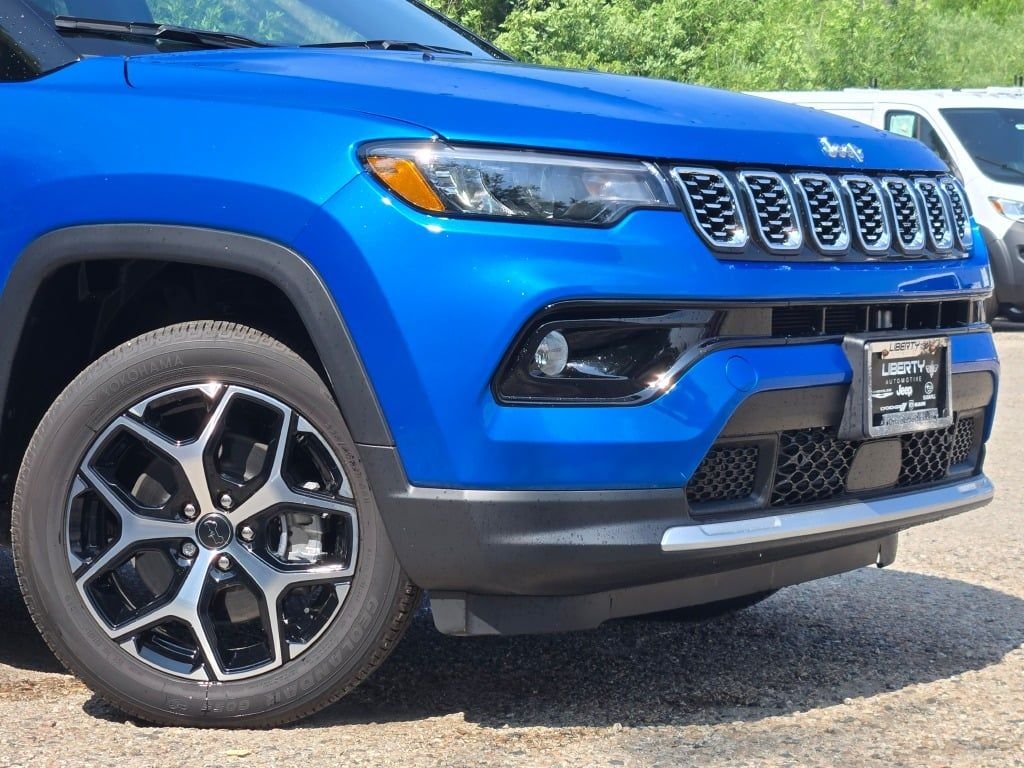 New 2026 Hydro Blue Pearl-Coat Exterior Paint Jeep Limited image 2