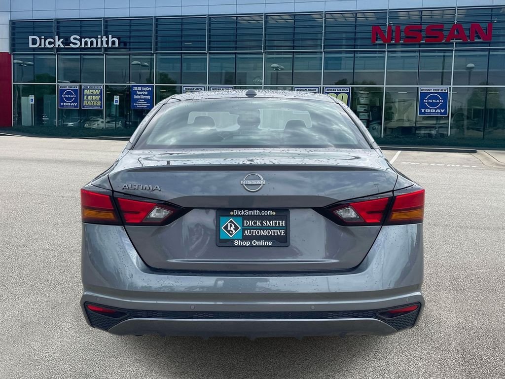 Used 2025 Gray Nissan 2.5 SV image 5